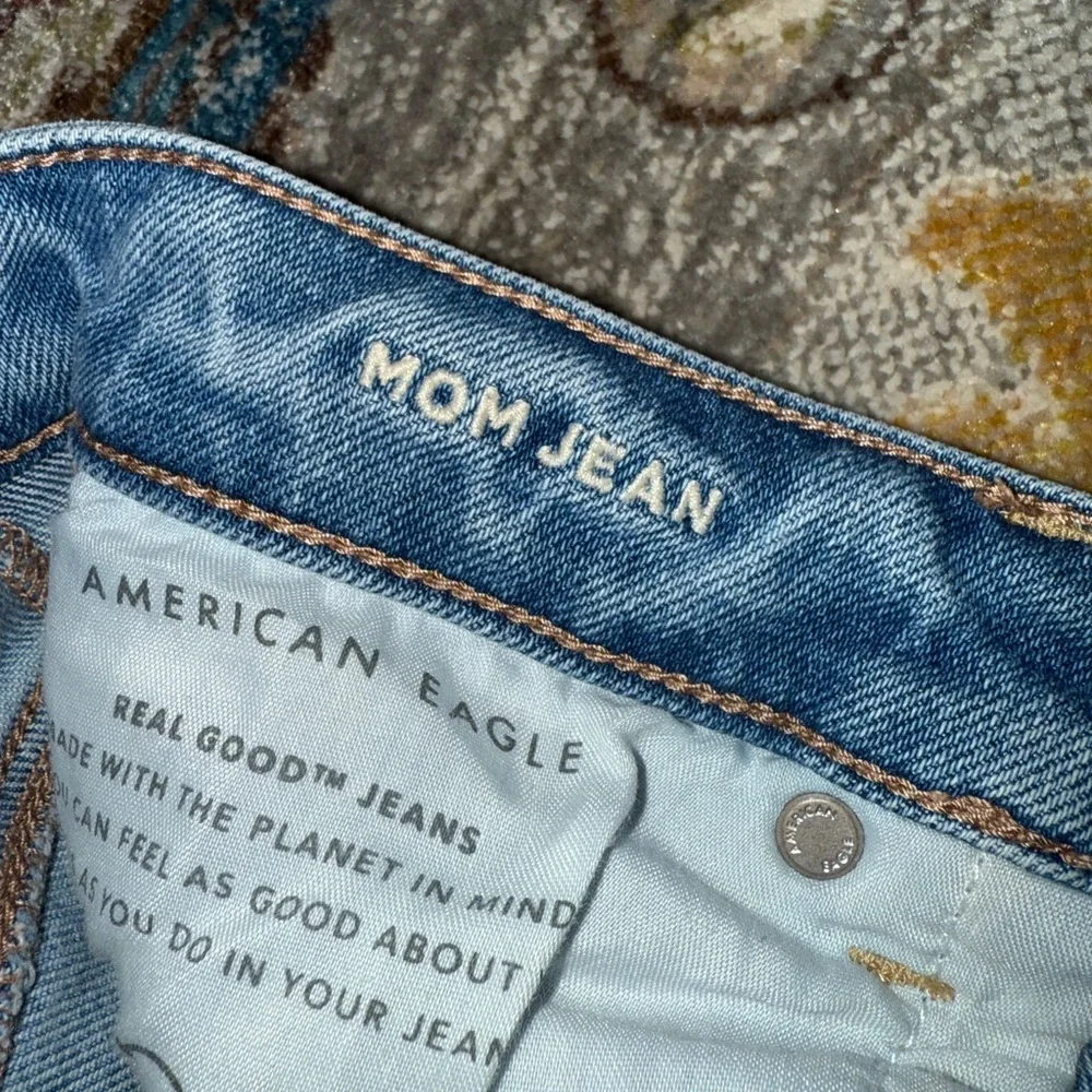 American Eagle Outfitters Blue Mom Jeans Distressed Size 4 Short - Picture 6 of 8